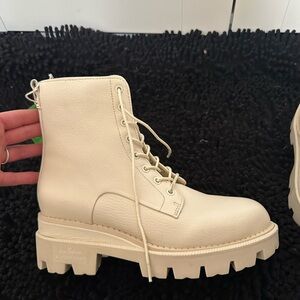 Never Worn size 6.5 Sam Edelman Bootie- Cream/Ivory